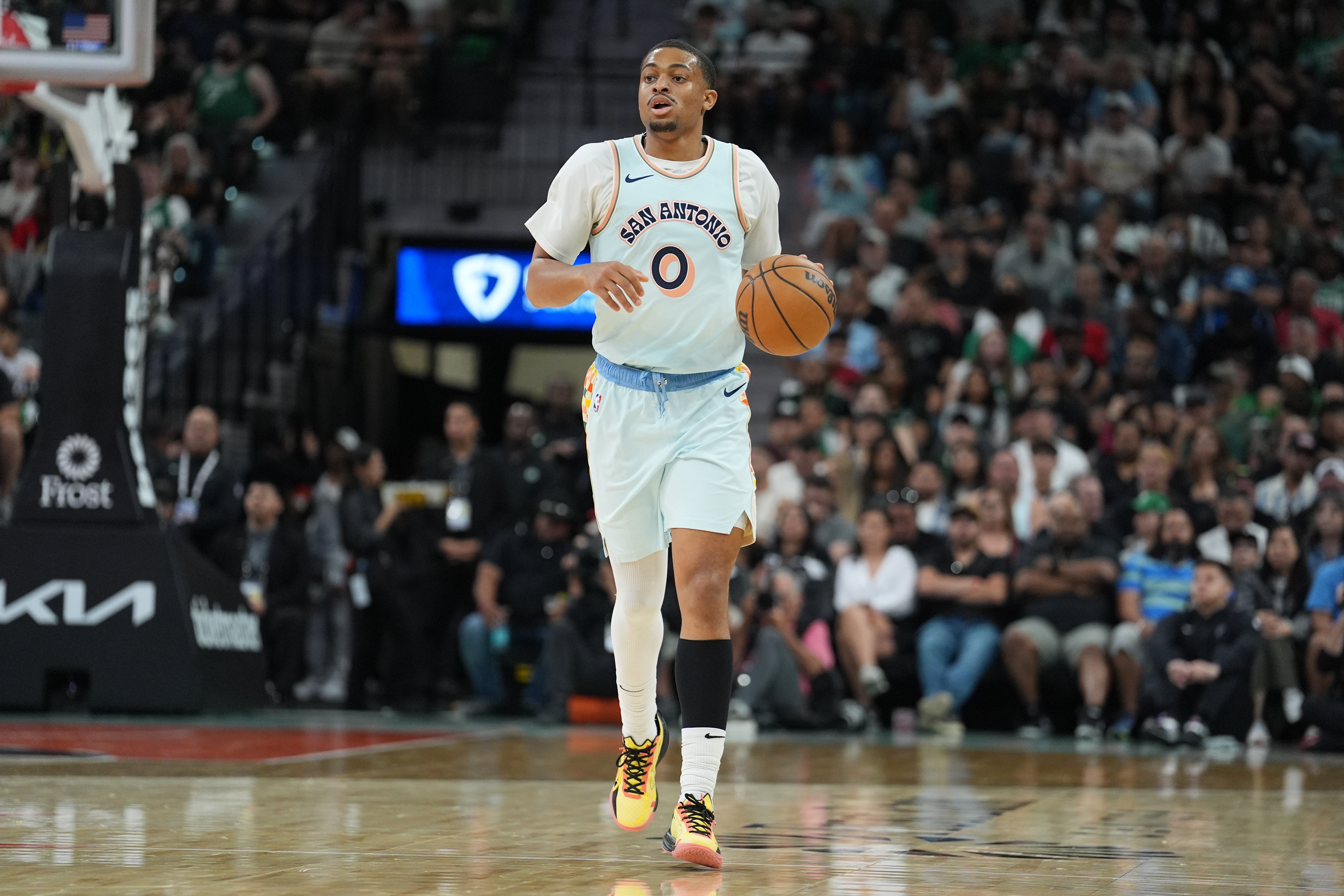 篮球直播-手感不佳！凯尔登12中4低效拿到9分3篮板 4次犯规