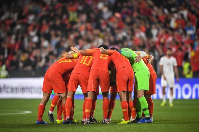 篮球直播-亚洲诸强备战40强赛 他们都有比赛踢，唯独国足…