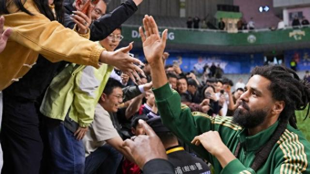 足球直播-杰曼·科尔还在等待CBA首秀，说唱乐巨星加盟南京同曦就是一场“流量秀”|同曦男篮|篮球|许可|男篮|球队_新浪体育_新浪新闻